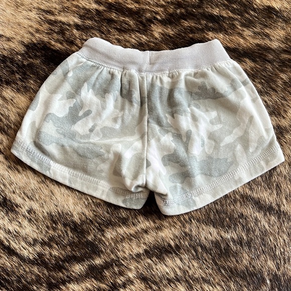 Vintage Havana camo super soft shorts 4T - Picture 3 of 3